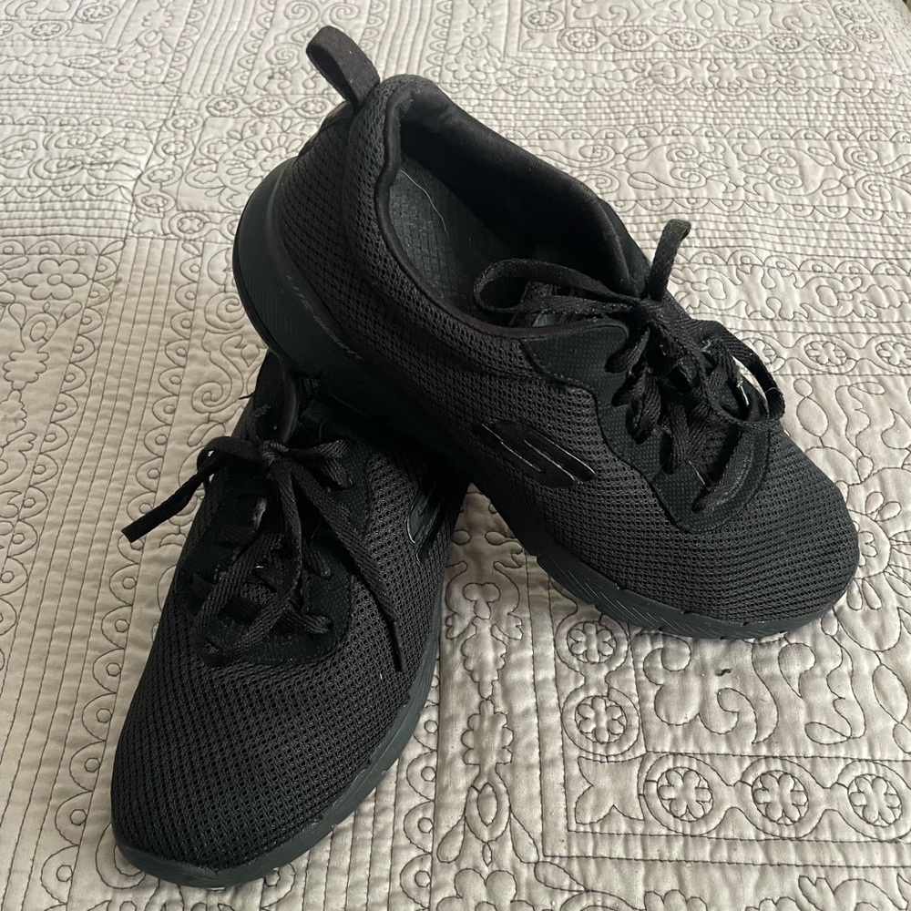 Skerchers black